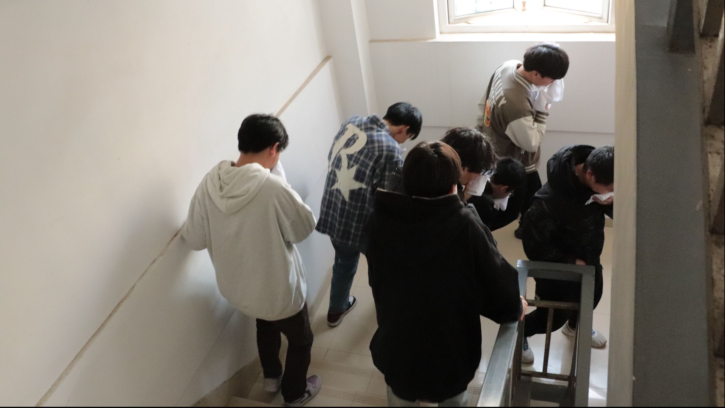 我校开展消防应急演练 我校开展消防应急演练