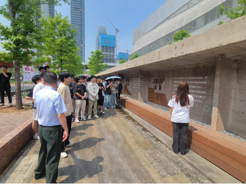 寻迹百年武九,解码匠心传承——我院开展四美塘文化公园沉浸式实践活动 寻迹百年武九,解码匠心传承——我院开展四美塘文化公园沉浸式实践活动