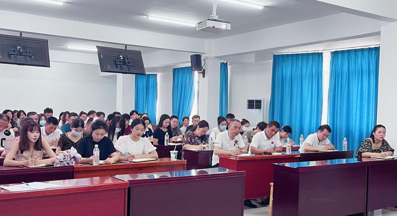 总结过往明方向,展望未来启新程 ——武汉科技职业学院2024-2025学年教职工大会顺利召开 总结过往明方向,展望未来启新程 ——武汉科技职业学院2024-2025学年教职工大会顺利召开