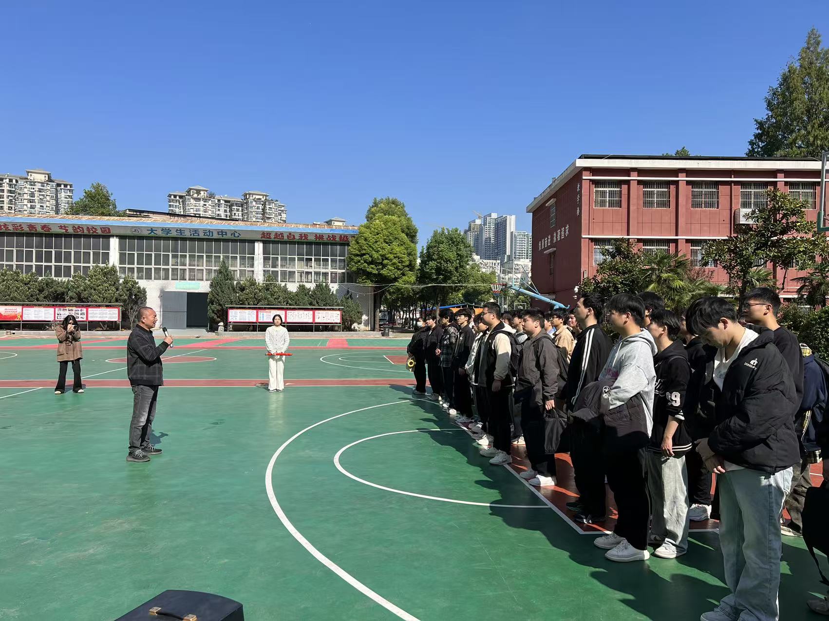 党建护航实习路 校企携手启新程—武汉科技职业学院52名学子赴武汉海尔电冰柜有限公司开展岗位实习 党建护航实习路 校企携手启新程—武汉科技职业学院52名学子赴武汉海尔电冰柜有限公司开展岗位实习