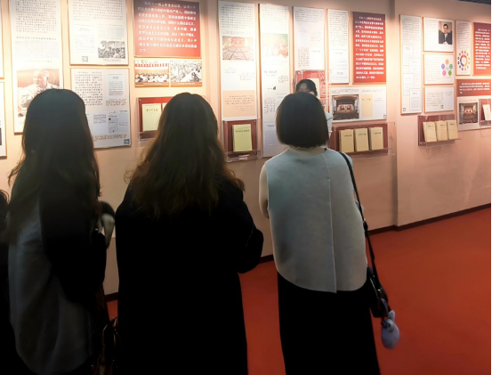 探寻真理之光 汲取奋进力量——我院师生前往华中师范大学参观“信仰之光——马克思主义文献典藏展” 探寻真理之光 汲取奋进力量——我院师生前往华中师范大学参观“信仰之光——马克思主义文献典藏展”