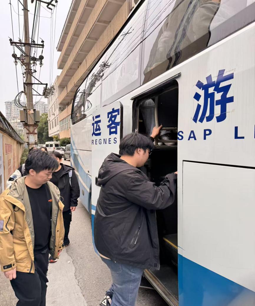 青春盛放 梦想启航——武汉科技职业学院2023级学生赴武汉华侨城实业发展有限公司开展岗位实习 青春盛放 梦想启航——武汉科技职业学院2023级学生赴武汉华侨城实业发展有限公司开展岗位实习