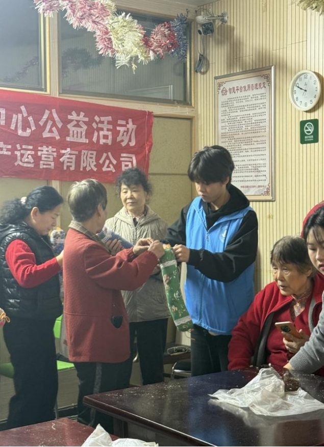 情暖重阳,枕护安康——武汉科技职业学院志愿者与长者共制艾草腰枕,乐享健康阳光 情暖重阳,枕护安康——武汉科技职业学院志愿者与长者共制艾草腰枕,乐享健康阳光