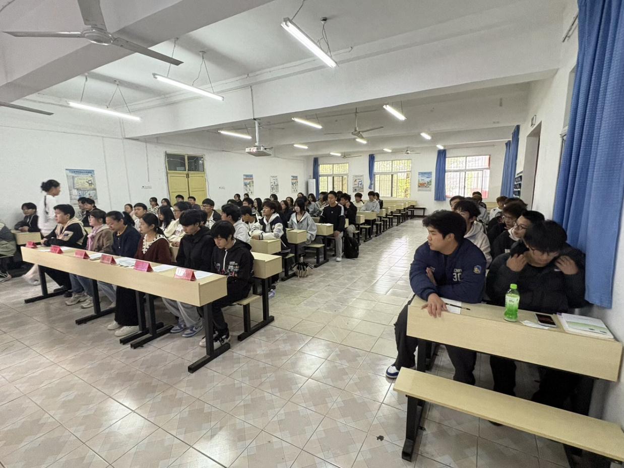 武汉科技职业学院第八期团课开班仪式顺利举行 武汉科技职业学院第八期团课开班仪式顺利举行