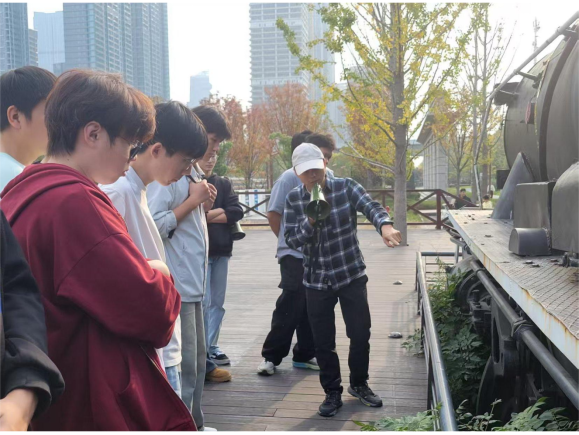 我院开展2025级学生四美塘文化公园沉浸式实践教学活动 我院开展2025级学生四美塘文化公园沉浸式实践教学活动