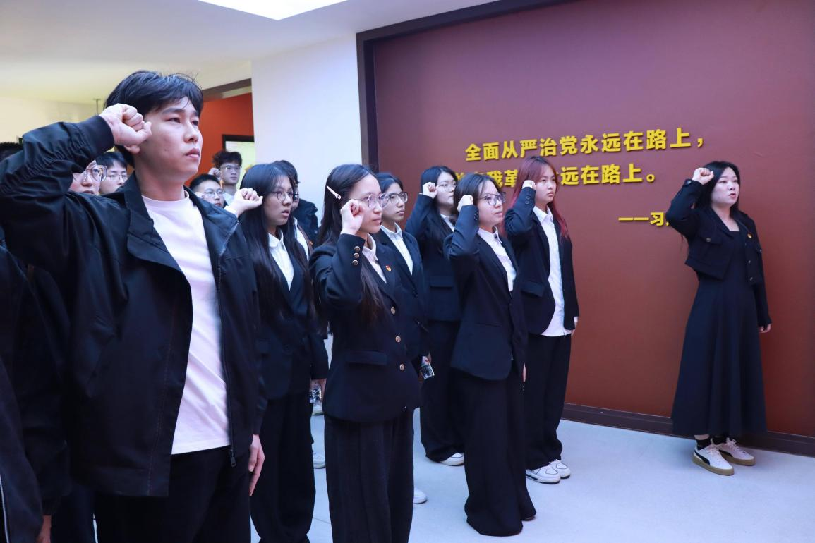 党建联建聚合力 红色研学砺初心——我院与武汉城市职业学院联合开展爱国主义教育实践活动