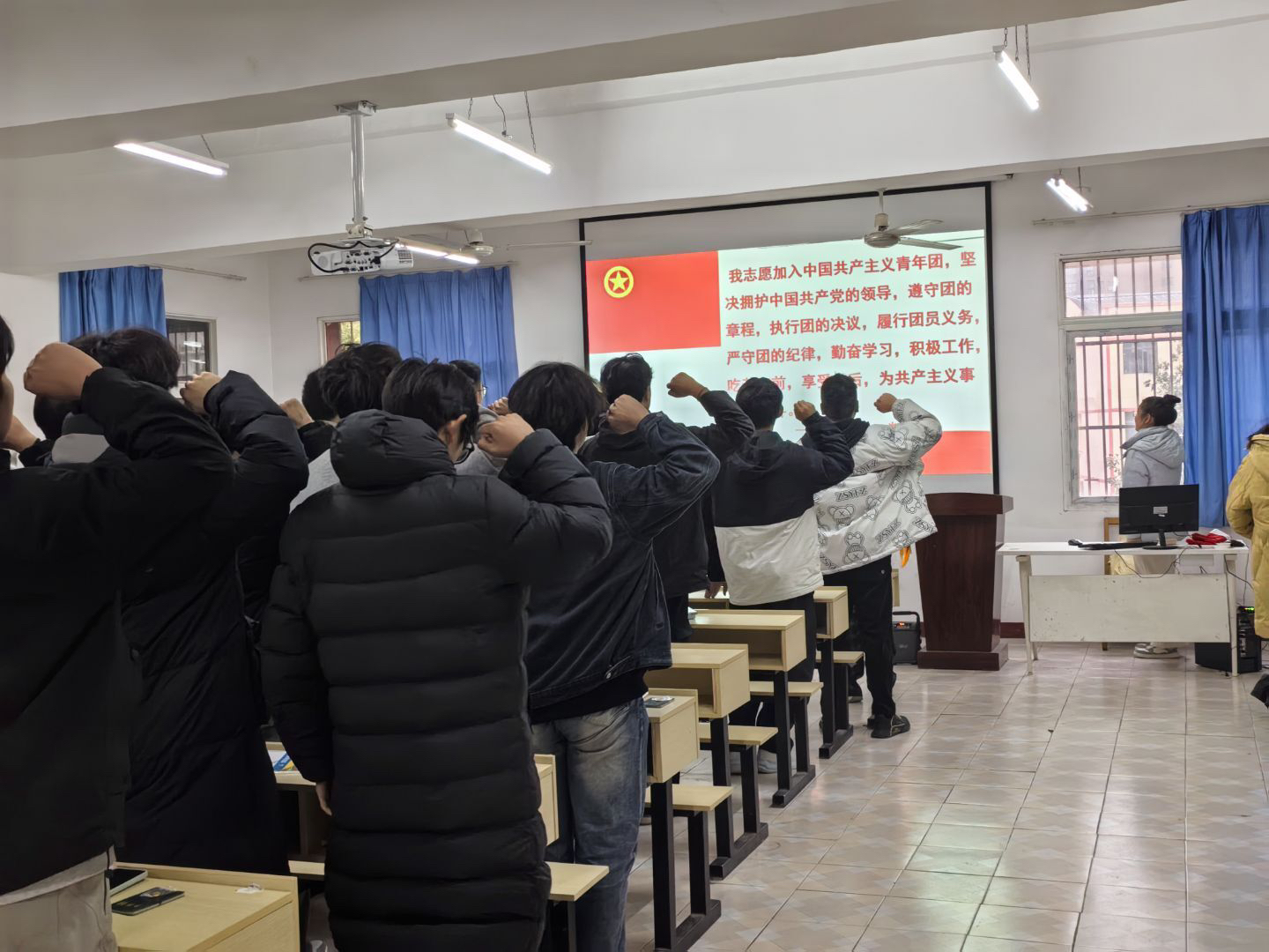 青春向团，奋斗强国 ——武汉科技职业学院第八期新发展团员入团仪式