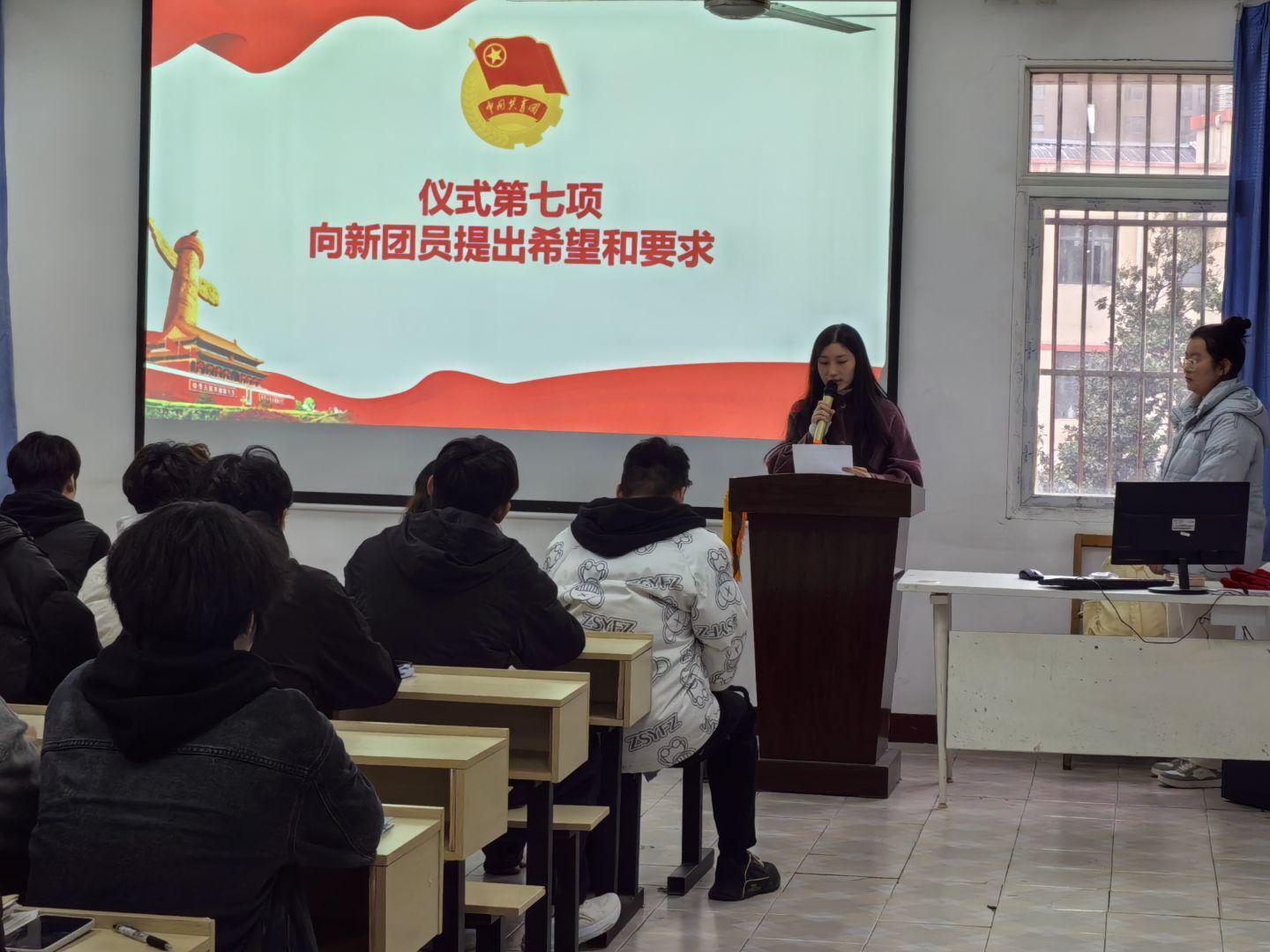 青春向团，奋斗强国 ——武汉科技职业学院第八期新发展团员入团仪式