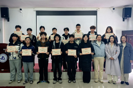 我校举办思政课辩论赛实践活动 ——“德”与“才”交锋，青春与思想同频共振