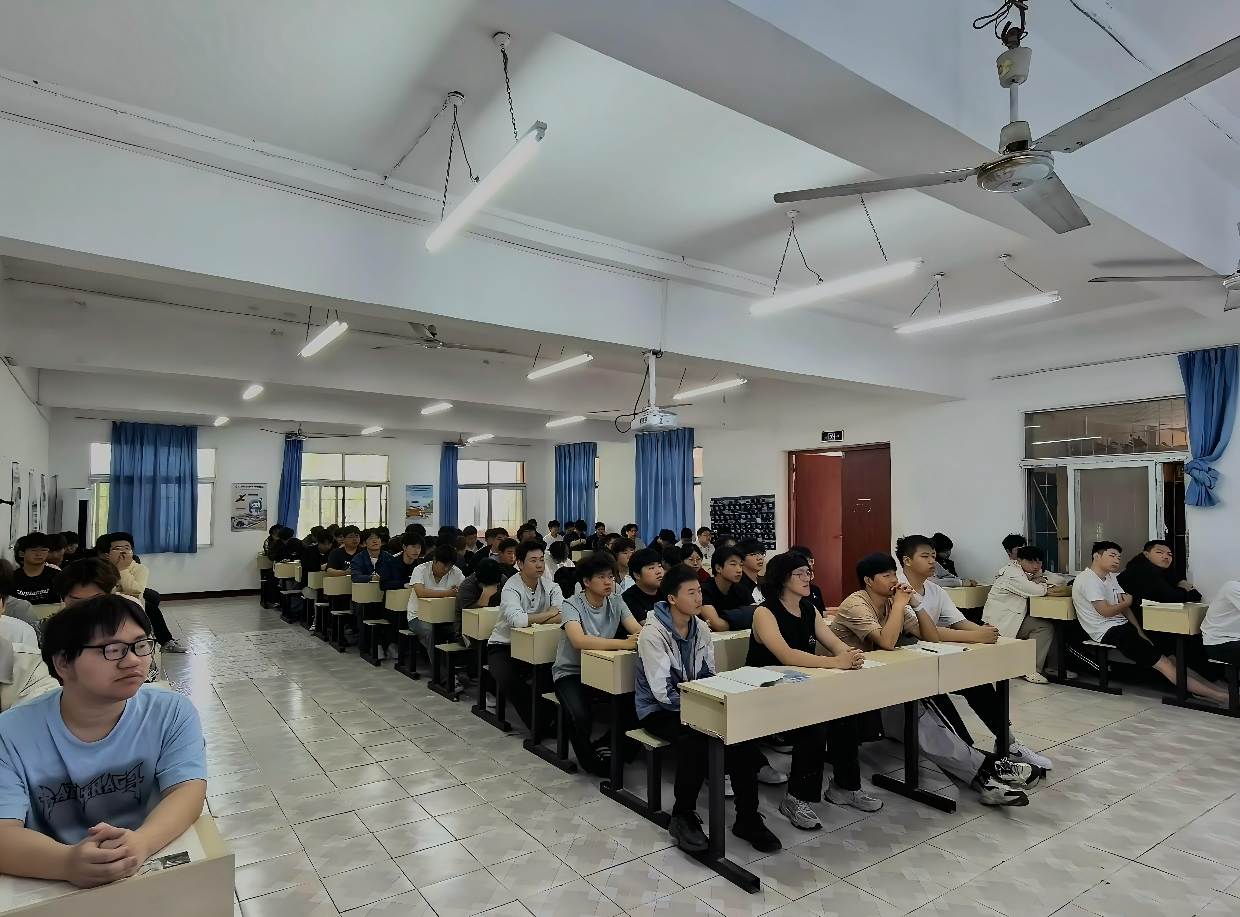 筑牢安全思想根基 勇担时代青年使命  —— 我院组织学生同上总体国家安全观 “思政大课”