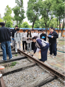 我院铁道机车运用与维护专业开展《铁道概论》课程实训活动