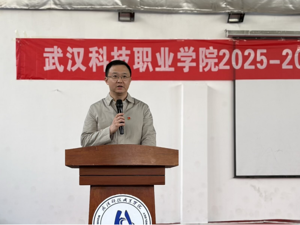 燃五四薪火，耀青春之光 ——武汉科技职业学院2025-2026学年五四表彰暨文艺汇演圆满举行