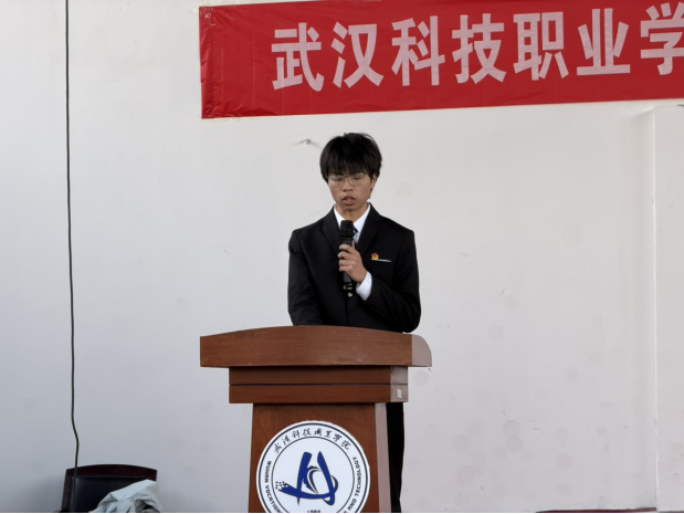 燃五四薪火，耀青春之光 ——武汉科技职业学院2025-2026学年五四表彰暨文艺汇演圆满举行