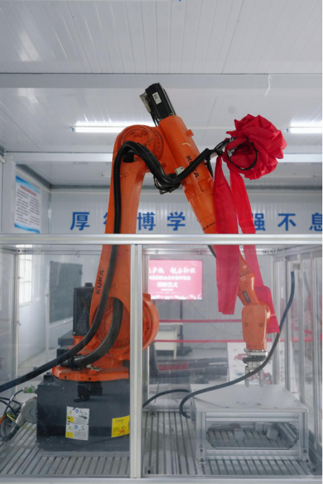 技联产教，链启新程—— 我院举行美的集团校企合作教学设备捐赠仪式