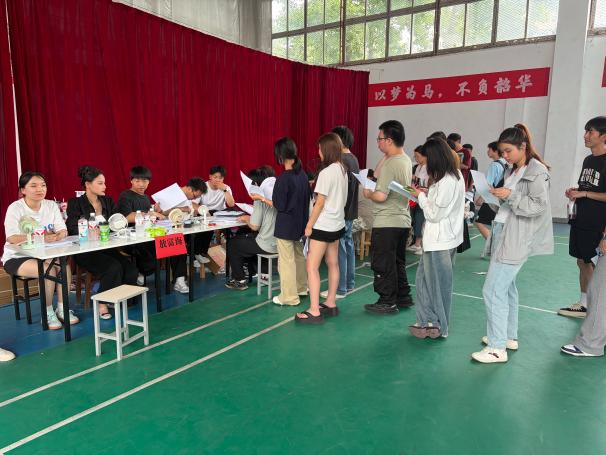 青春扬帆，筑梦远航 ——我院顺利完成2026届毕业生集中离校手续办理工作