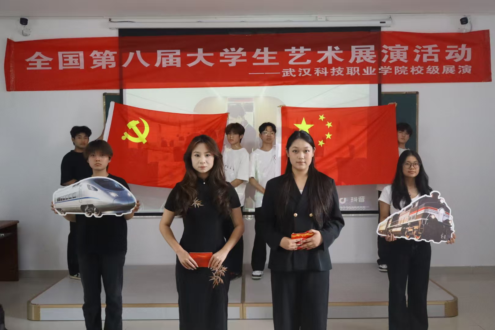 向美而行逐芳华 艺彩飞扬绽青春——武汉科技职业学院顺利开展全国第八届大学生艺术展演校级展演活动