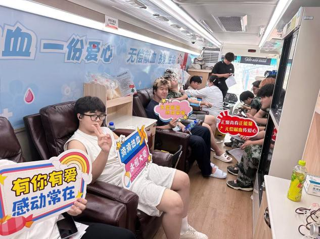 无偿献血传爱心，校地联动显担当 ——武汉科技职业学院联合杨园街道开展无偿献血公益活动  