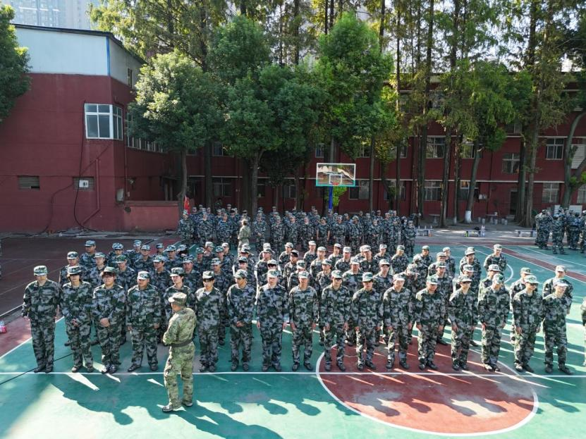 戎装启新程 少年砺锋芒 —我院2026级新生军训顺利开营 戎装启新程 少年砺锋芒 —我院2026级新生军训顺利开营