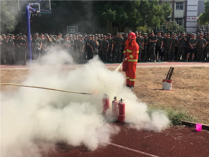 我院开展2019级新生消防演练活动