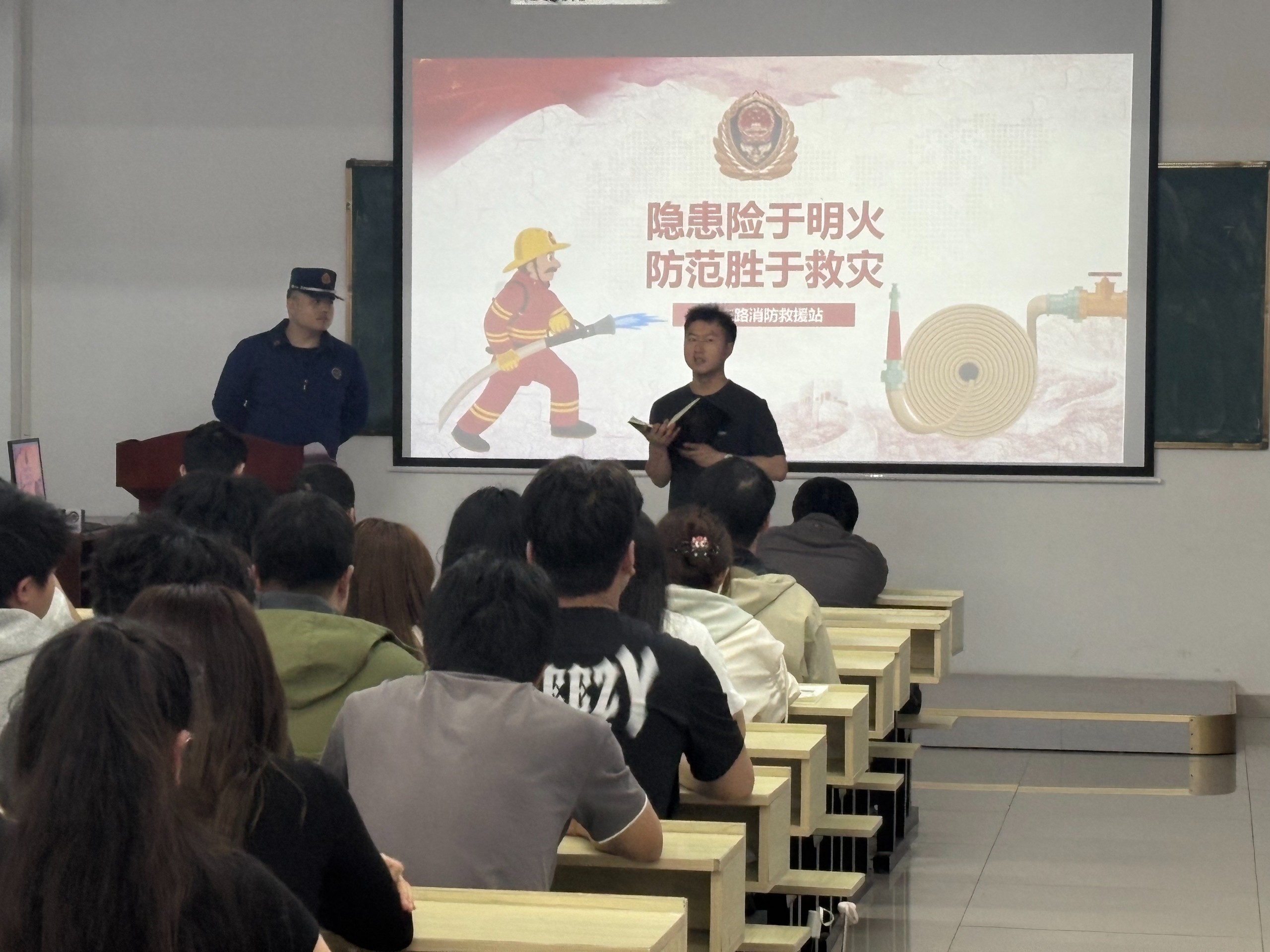 消防演练进校园，筑牢安全“防火墙”