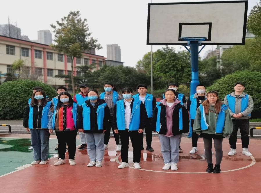 武汉科技职业学院“雷锋月” 清扫校园志愿活动