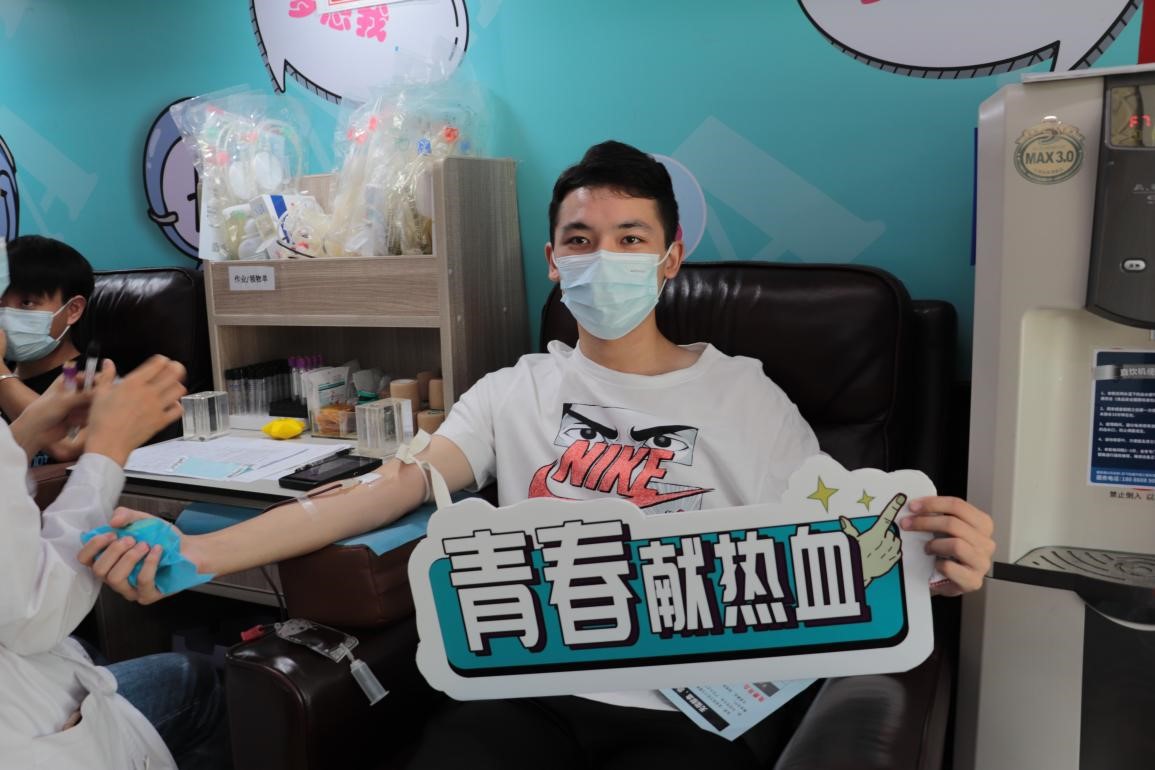 我院组织百余名学生参加杨园街道 团体无偿献血活动 我院组织百余名学生参加杨园街道 团体无偿献血活动